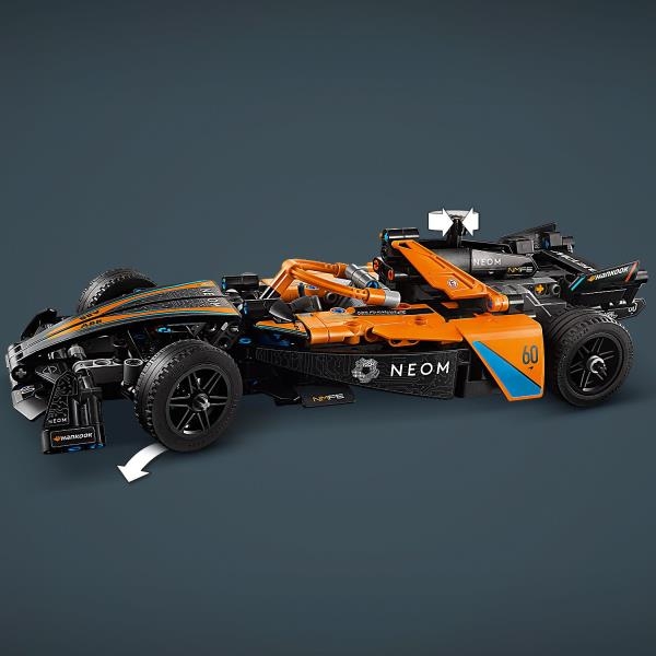Конструктор LEGO Автомобіль для перегонів NEOM McLaren Formula E 452 деталі (42169) - Pampik - 5