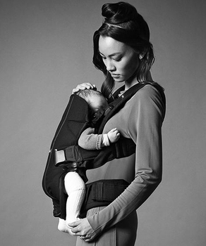 Рюкзак-кенгуру Babybjorn Baby Carrier One Cotton, черный (91023) - Pampik - 3