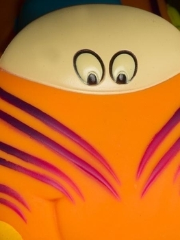 Ігровий набір Battat Кумедний автопарк, 4 гумові машинки-брязкальця, 40 см (BX1995Z) - Pampik - 7