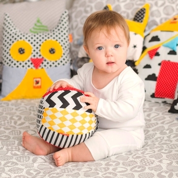 М'ячик-брязкальце Масік Black & White (МС 080501-01) - Pampik - 4