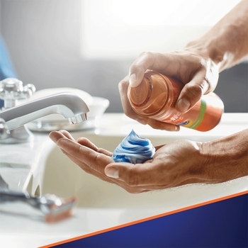 Подарочный набор Gillette Fusion5 Sensitive, гель для бритья + бальзам после бритья - Pampik - 3