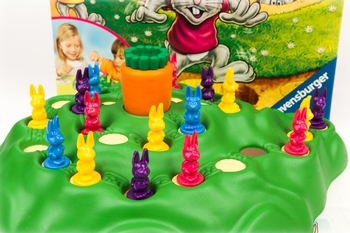 Настільна дитяча гра Ravensburger Висмикни морквину (21073) - Pampik - 6