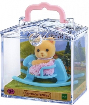 

Игровой набор в пластиковом сундучке Sylvanian Families Медвежонок на лошадке-качалке (5199