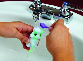 Набір з 2 фігурками котів і фломастерами Crayola Washimals Малюй і змивай (74-7253) - Pampik - 4