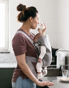 Рюкзак-кенгуру BabyBjorn Baby Carrier Mini, серый (21084) - Pampik - 4