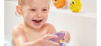 Іграшка-бризкалка для ванної Tomy Грайливі курчата (T72818C) - Pampik - 6