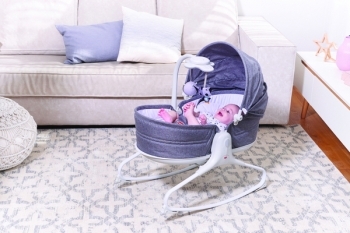 Кресло-кроватка-качалка Tiny Love Мамина любовь, с капюшоном, серый (1805500030) - Pampik - 9