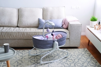 Крісло-ліжечко-гойдалка Tiny Love Мамина любов, сірий (1804100030) - Pampik - 11