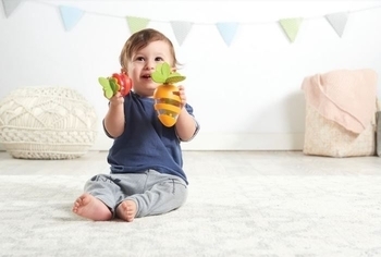 Набір прорізувачів-брязкалець Tiny Love Морквина і полуничка, 2 шт. (1117500458) - Pampik - 6