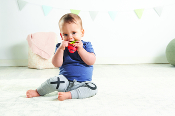 Набір прорізувачів-брязкалець Tiny Love Морквина і полуничка, 2 шт. (1117500458) - Pampik - 7