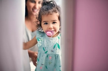 Силиконовая ортодонтическая пустышка Philips Avent Ultra Soft, 6-18 мес., фиолетовый с розовым, 2 шт. (SCF223/02) - Pampik - 4