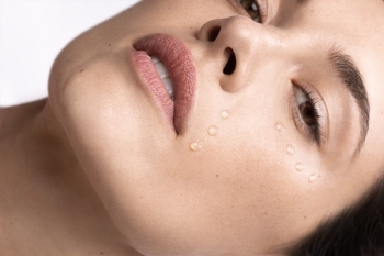 Антивікова сироватка з гіалуроновою кислотою Vichy Liftactiv Supreme H.A. Epidermic Filler для скорочення зморшок і відновлення пружності шкіри, 30 мл - Pampik - 8