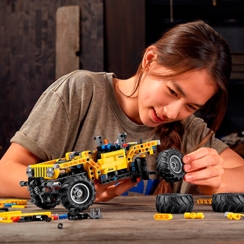 Конструктор LEGO Technic Jeep® Wrangler, 665 дет. (42122) - Pampik - 15
