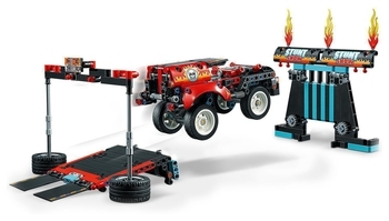 Конструктор LEGO Technic Шоу трюків на вантажівках і мотоциклах, 610 деталей (42106) - Pampik - 16