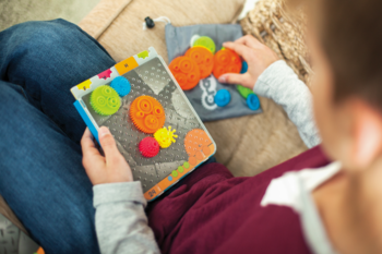 Головоломка Fat Brain Toys Crankity Різнокольорові шестерінки (F140ML) - Pampik - 14