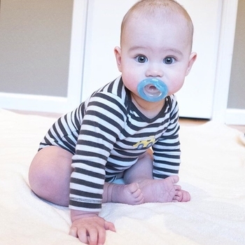 Силиконовая пустышка Nuby Вишенка, с естественным движением соска, 6+ мес., синий (5787MACSblue) - Pampik - 5