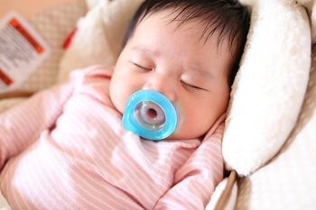 Силиконовая пустышка Nuby Вишенка, с естественным движением соска, 6+ мес., голубой (5787MACSaqua) - Pampik - 8