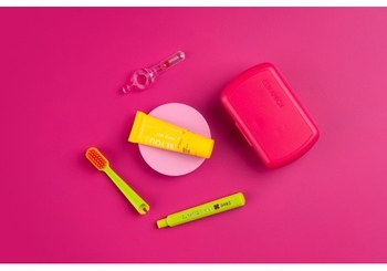 Дорожній набір Curaprox Be You Magenta, пурпурний - Pampik - 7