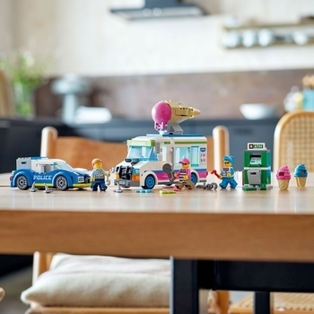 Конструктор LEGO City Погоня поліції за вантажівкою з морозивом, 317 деталей (60314) - Pampik - 7