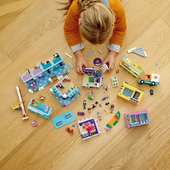 Конструктор LEGO Friends Будинок на центральній вулиці, 1682 деталі (41704) - Pampik - 3