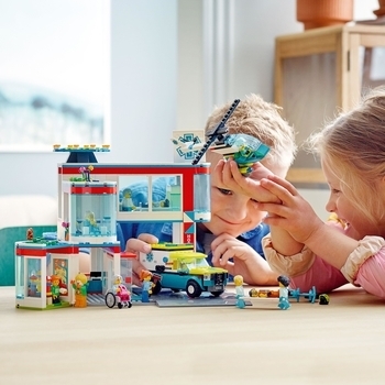 Конструктор LEGO City Лікарня, 816 деталей (60330) - Pampik - 6