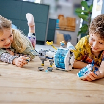 Конструктор LEGO City Місячна космічна станція, 500 деталей (60349) - Pampik - 6