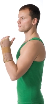 Бандаж на лучезапястный сустав MedTextile, сильной фиксации с ребрами жесткости, р.L/XL, бежевый - Pampik - 2