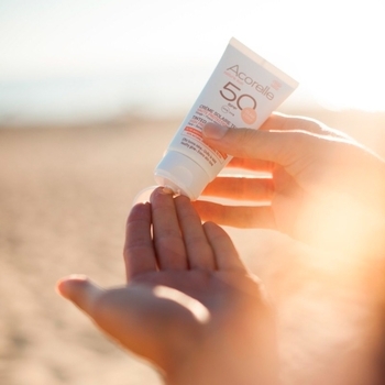 Сонцезахисний крем для обличчя Acorelle SPF 50 Абрикос з тонуючим ефектом, органічний, 50 мл - Pampik - 5