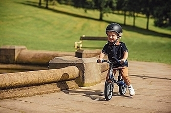 Беговел-самокат Globber Go Bike Air, до 25 кг, 2 колеса, синий (615-200) - Pampik - 6