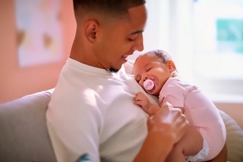 Силиконовая ортодонтическая пустышка Philips Avent Ultra Soft, 0-6 мес., розовый с белым, 2 шт. (SCF222/02) - Pampik - 4