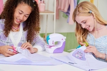 Ігровий набір швейна машинка з аксессуарами Spin Master Cool Maker Fashion Studio (SM37560) - Pampik - 9