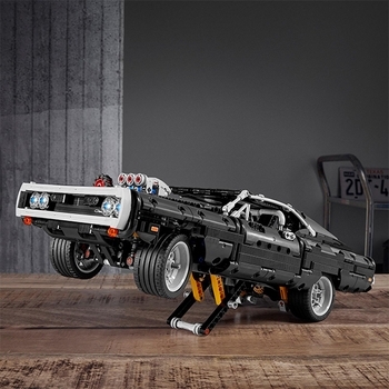 Конструктор LEGO Technic Dodge Charger,1077 деталей (42111) - Pampik - 15