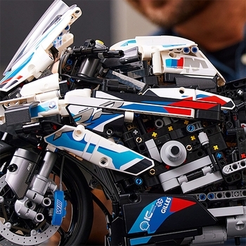 Конструктор LEGO Technic BMW M 1000 RR, 1920 деталей (42130) - Pampik - 11