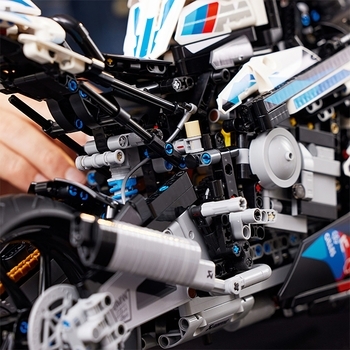 Конструктор LEGO Technic BMW M 1000 RR, 1920 деталей (42130) - Pampik - 9