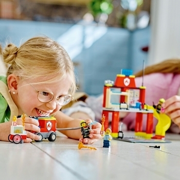 Конструктор LEGO City Пожежне депо та пожежна машина 153 деталі (60375) - Pampik - 14