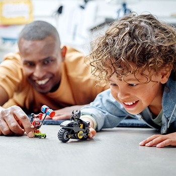 Конструктор LEGO DC Бетмен проти Харлі Квін, 42 деталі (76220) - Pampik - 6