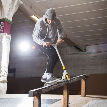 Самокат Micro Trixx 2.0, сіро-жовтий (SA0186) - Pampik - 4