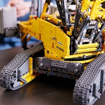 Конструктор LEGO Technic Гусеничний підйомний кран Liebherr LR 13000, 2883 деталі (42146) - Pampik - 7