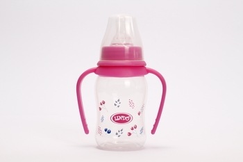 Пляшка для годування вигнута 125 мл з ручками та силіконовою соскою ТМ "Lindo", рожевий (шт) Li 146 - Pampik