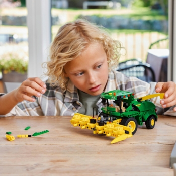 Конструктор LEGO Technic Кормозбиральний комбайн John Deere 9700, 559 деталей (42168) - Pampik - 9