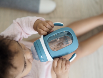 Поїльник скляний Beaba 2 в 1, 210 мл, синій (913519) - Pampik - 5