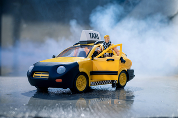 Игровой набор Jazwares Fortnite Joy Ride Vehicle Taxi Cab, автомобиль и фигурка (FNT0817) - Pampik - 11