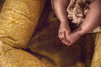 Матрац-кокон DockATot Deluxe+ Golden Willow Boughs, 85х46 см, золотий (EU10380) - Pampik - 5