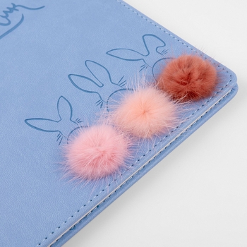 Дневник школьный Yes PU твердый Trend Cute rabbits, тиснение, 3 пушистые помпоны (911397) - Pampik - 3