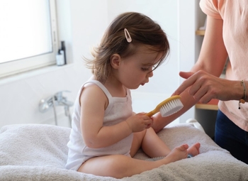 Набор для ухода за волосами Bebe Confort Brush and Comb Sweet Artic: расческа + щетка с зеркальцем (3106209700) - Pampik - 8