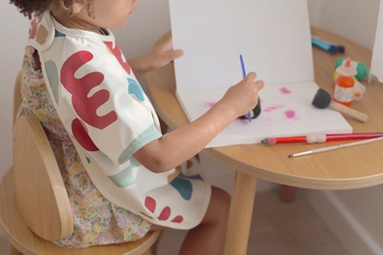 Нагрудник-фартух Beaba з рукавами, різнобарвний (913576) - Pampik - 6