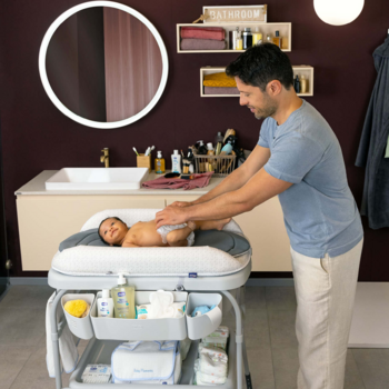 Пеленальный столик Chicco Cuddle & Bubble с ванночкой серый (79348.69) - Pampik - 6