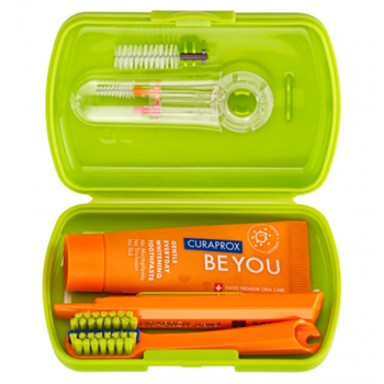 Дорожній набір по догляду за брекетами Curaprox Travel Set Ortho Green: Розкладна щітка CS5460 + Зубна паста Be You 10 мл + Йоржики + Тревел-кейс - Pampik