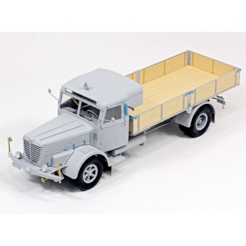 Сборная модель Revell Грузовая машина Bussing 8000 S13 с прицепом 5, масштаб 1:24, 716 деталей (RVL-07580) - Pampik - 4