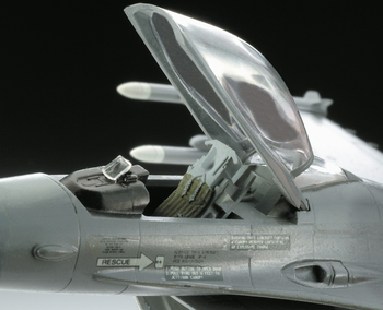 Сборная модель Revell набор к 75-й годовщине US Air Force 3 самолета масштаб 1:72, 250 деталей (RVL-05670) - Pampik - 12